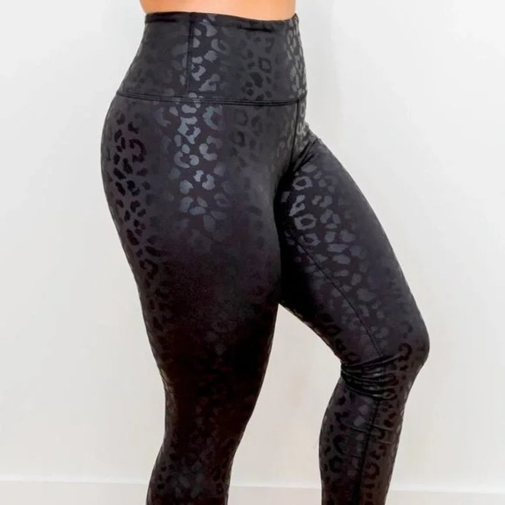 PLUS, SIZED ACTIVE LEOPARD EMBOSSED YOGA ACTIVE LEGGING BLACK PANTS - Picture 6 of 6